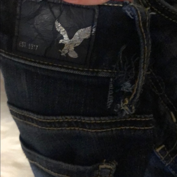 Distressed AE jeans mid rise (belt loops ripped) - Picture 3 of 3